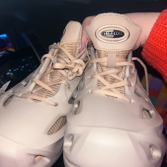 NWT adiFOAM CLIMACOOL J unisex - Picture 4 of 7